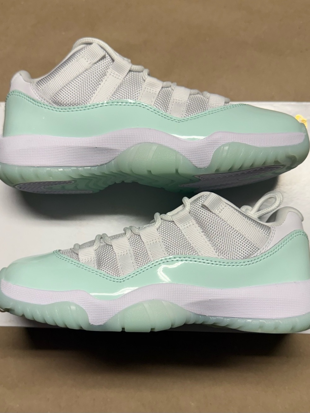 Nike Air Jordan 11 XI Retro Low Igloo Women’s size 5 Basketball Shoes NEW!